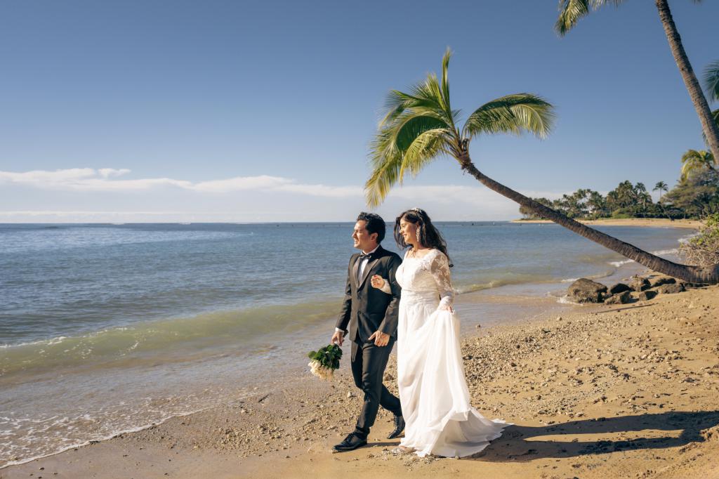 Wedding under Hawaiian sun